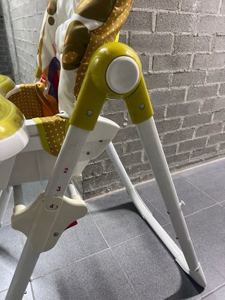 Trona de bebé Piku con estampado infantil