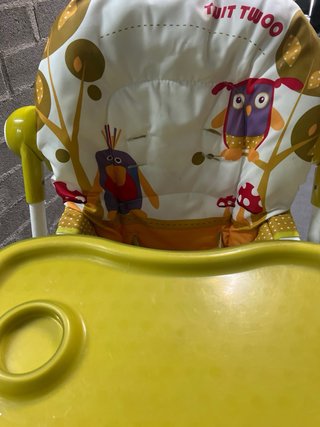 Trona de bebé Piku con estampado infantil