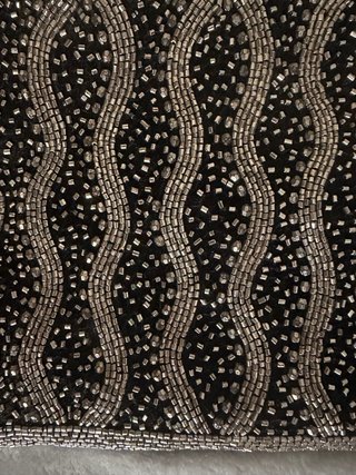 Bolso de mano de terciopelo negro y abalorios