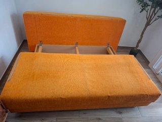 Sofá-cama seminuevo y muy cómodo