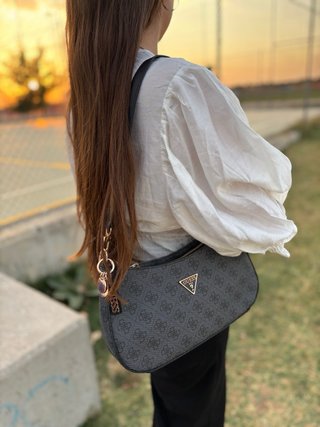 Bolso Guess negro y dorado