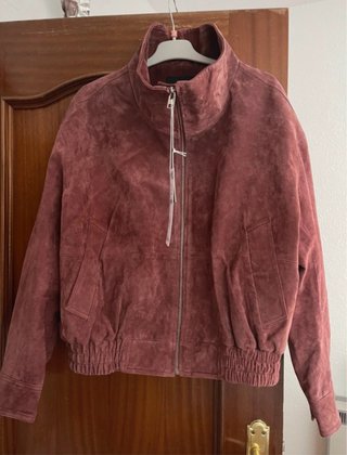Cazadora Zara cuello subido efecto piel .