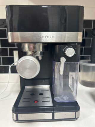 Cafetera Cecotec Negra