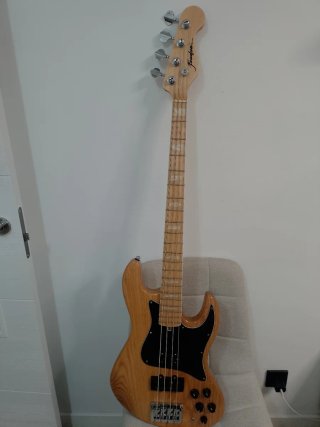 Bajo Eléctrico 4 Cuerdas Madera Natural