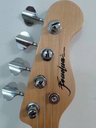 Bajo Eléctrico 4 Cuerdas Madera Natural