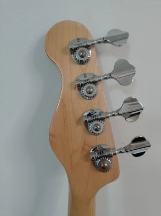 Bajo Eléctrico 4 Cuerdas Madera Natural