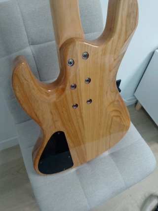 Bajo Eléctrico 4 Cuerdas Madera Natural