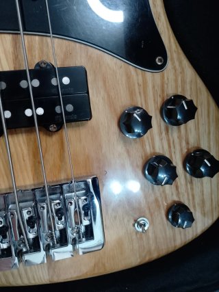 Bajo Eléctrico 4 Cuerdas Madera Natural
