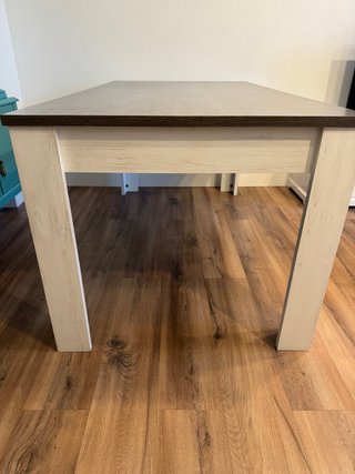 Mesa de comedor de madera