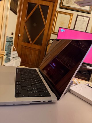 Apple MacBook Pro M4 16GB RAM 1TB SSD