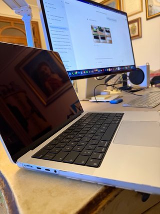 Apple MacBook Pro M4 16GB RAM 1TB SSD