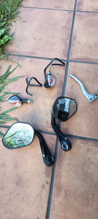 Retrovisores, intermitentes y maneta moto