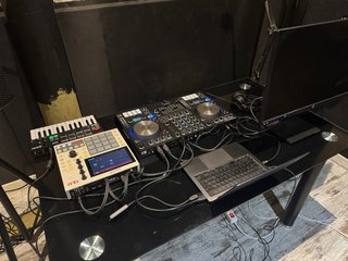 Controlador DJ Traktor S4 Mk3 + Licencia TP4
