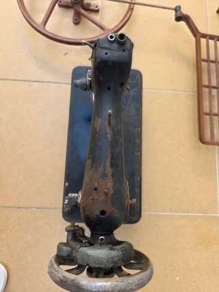Máquina de coser Sigma antigua (gira y funciona)
