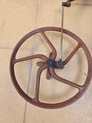 Máquina de coser Sigma antigua (gira y funciona)