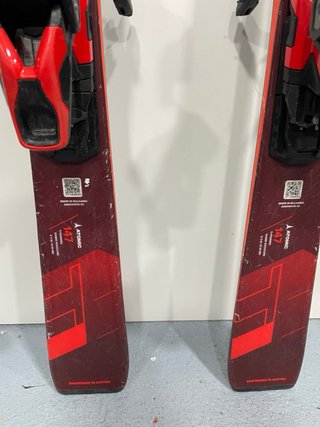 Sci Atomic Redster Ti 147 cm