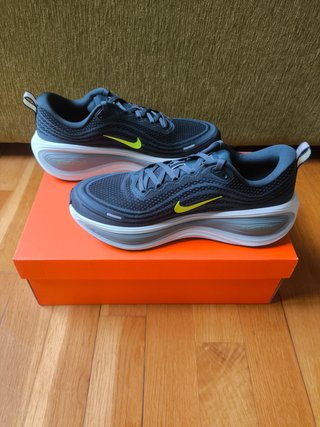 Zapatillas Nike Vomero Plus | Talla 42 (NUEVAS)