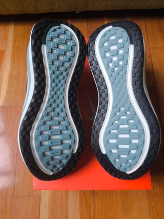 Zapatillas Nike Vomero Plus | Talla 42 (NUEVAS)