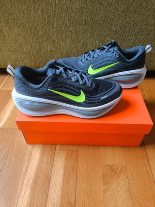 Zapatillas Nike Vomero Plus | Talla 42 (NUEVAS)