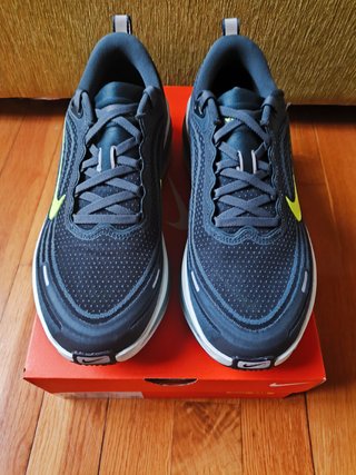 Zapatillas Nike Vomero Plus | Talla 42 (NUEVAS)