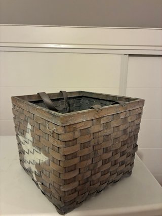 Cesta de madera con estrella
