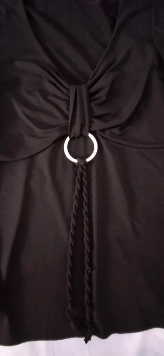 Maglia/blusa donna nera con anello