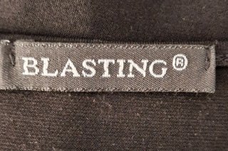 Maglia/blusa donna nera con anello