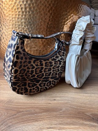 Borse beige e multicolor