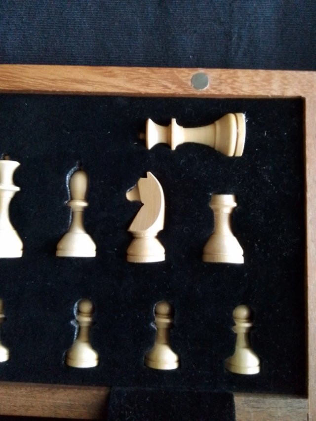 Scacchiera di legno intarsiato
