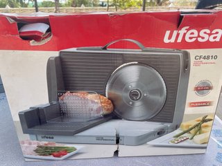 Cortadora de fiambre Ufesa CF4810 plegable