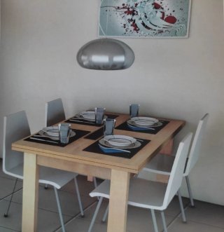 Mesa de comedor con 4 sillas