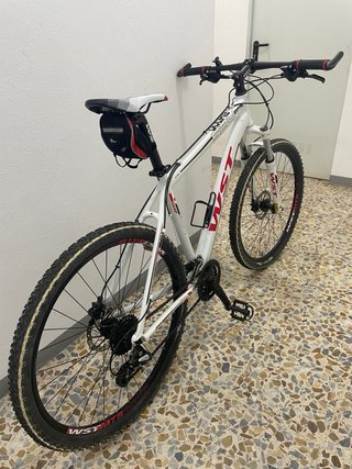 Bicicleta WST Quake 524 Rueda 27.5