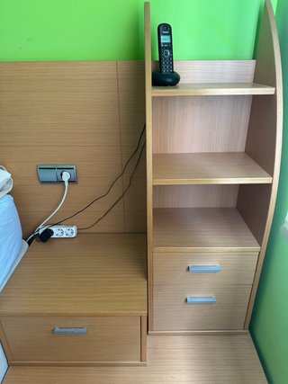 Mueble dormitorio: 2 mesillas y estantería
