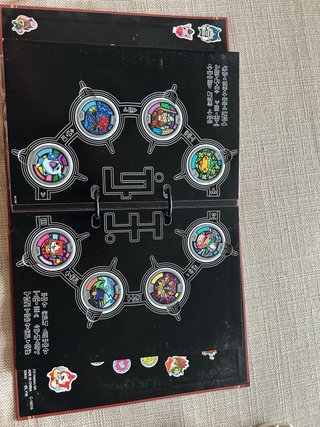 Lote Yokai Watch: Álbum, Reloj y Medallas
