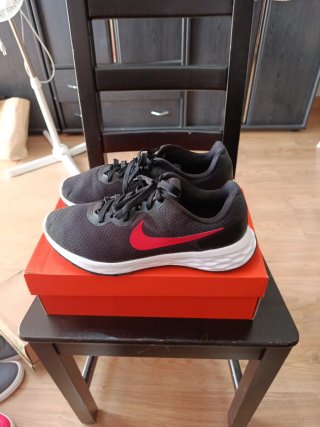 Zapatillas Nike Talla 42.5 Negras y Rojas