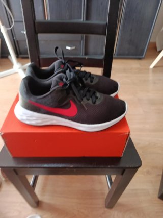 Zapatillas Nike Talla 42.5 Negras y Rojas