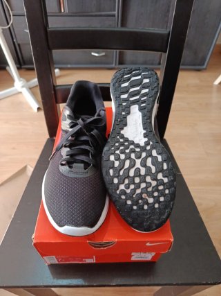 Zapatillas Nike Talla 42.5 Negras y Rojas