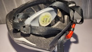 Casco Crivit con luz LED trasera