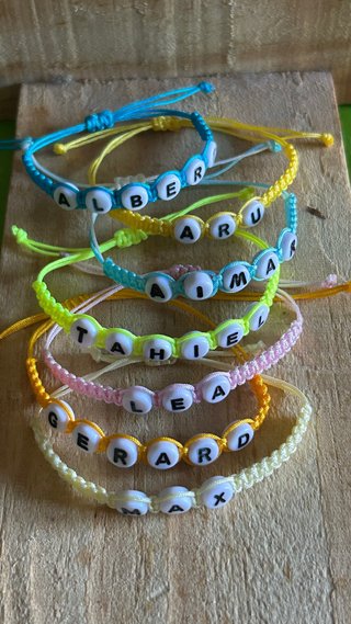 Pulsera hilo personalizada con nombre