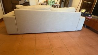 Divano beige in tessuto