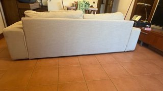 Divano beige in tessuto