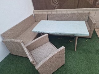 Conjunto Terraza Ratán Mesa y Sofá.