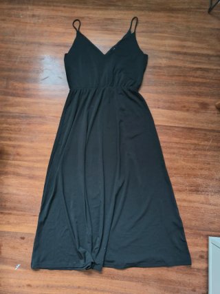 Vestido negro tirantes midi