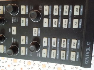 Controlador DJ Traktor Kontrol X1