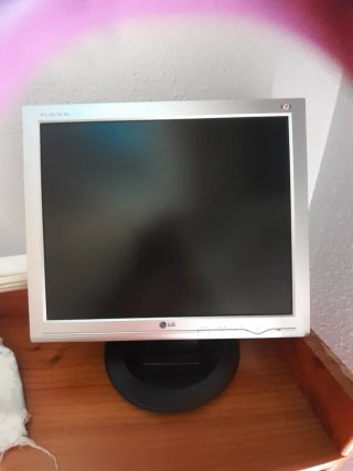 Pantalla LG Flatron Plata/Negra