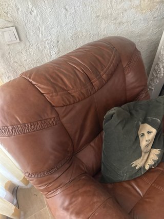 Sillón de piel marrón