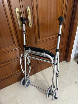 Andador Plegable con Asiento y Ruedas