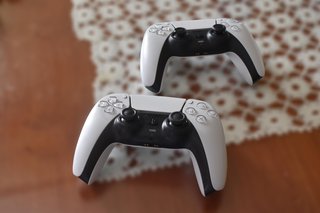PlayStation 5 + 2 mandos DualSense