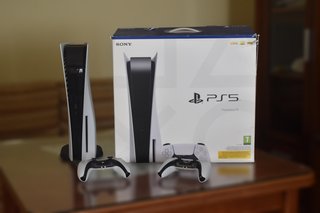 PlayStation 5 + 2 mandos DualSense