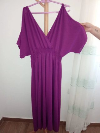 Vestido morado talla XL, de la marca Corazón XL.